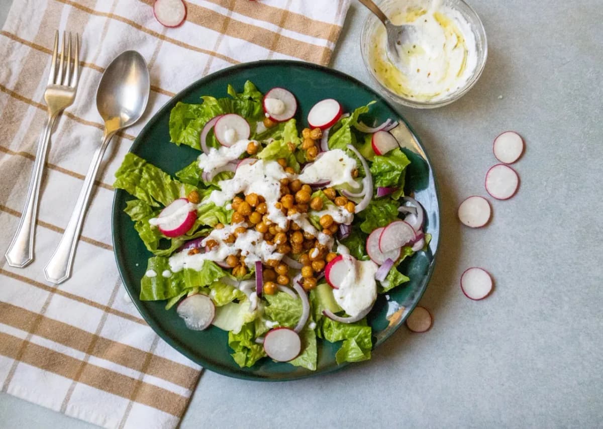 Ensalada de garbanzos crujientes