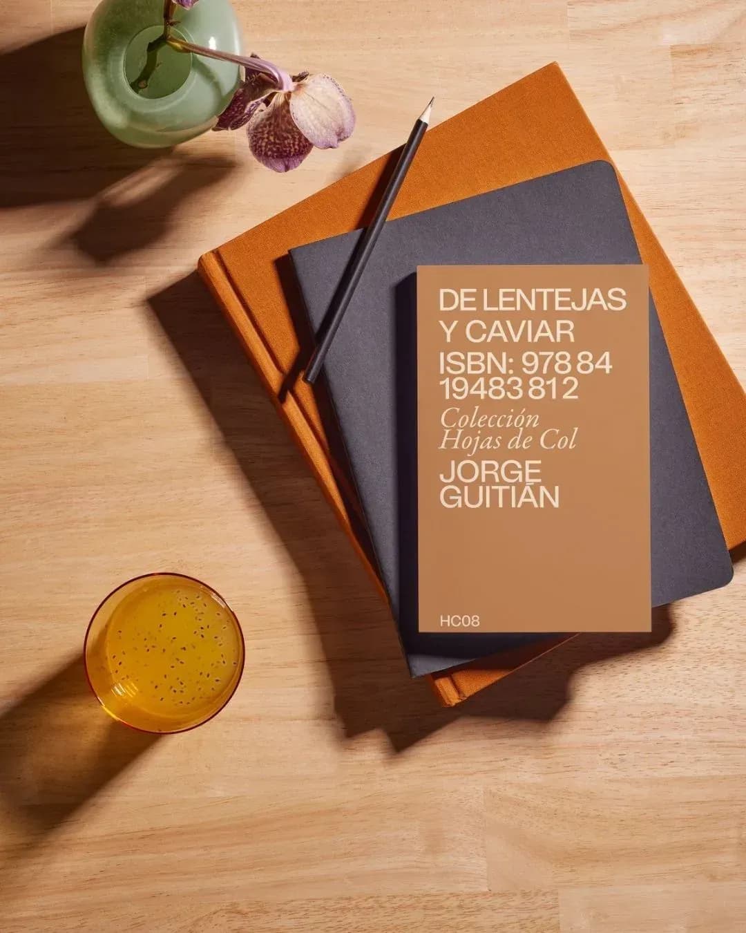 Portada de De lentejas y caviar, Jorge Guitián (Col&Col Ediciones, 2026). Colección Hojas de Col. Fotografía cortesía de la editorial.