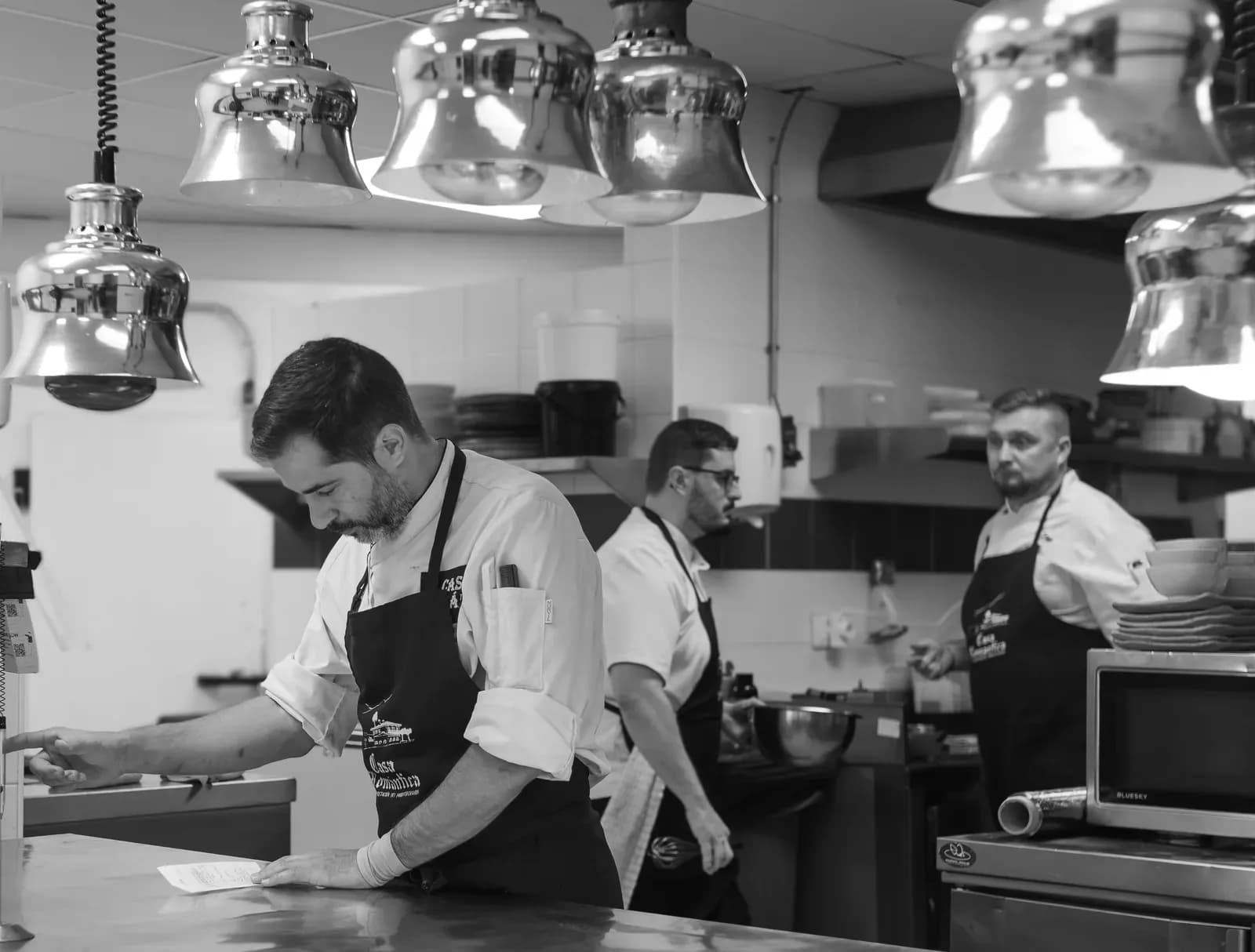 Aridani Alonso en cocina - Casa Romántica