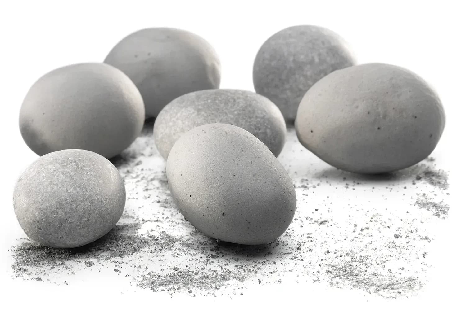 Uno de sus juegos más recordados es el trampantojo de “comer piedras”, una elaboración que convertía papas en piedras comestibles (temporada 2006). Web oficial Mugaritz.com