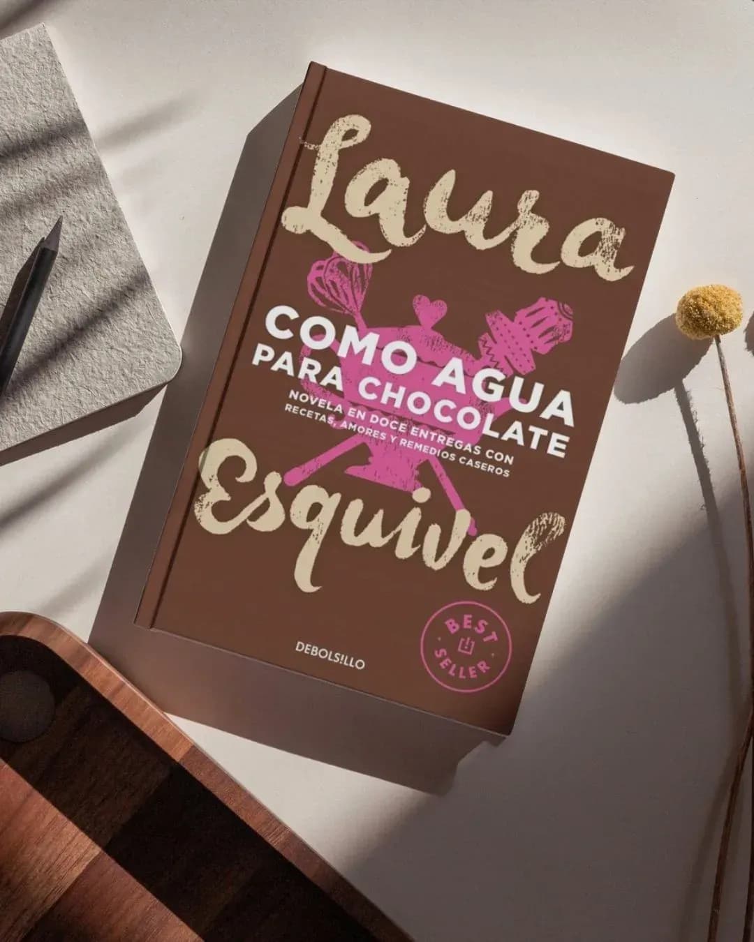 Portada de Como agua para chocolate, Laura Esquivel (Debolsillo, 1989).
